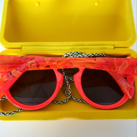 Snapchat Sunglasses - Picture 2 of 3